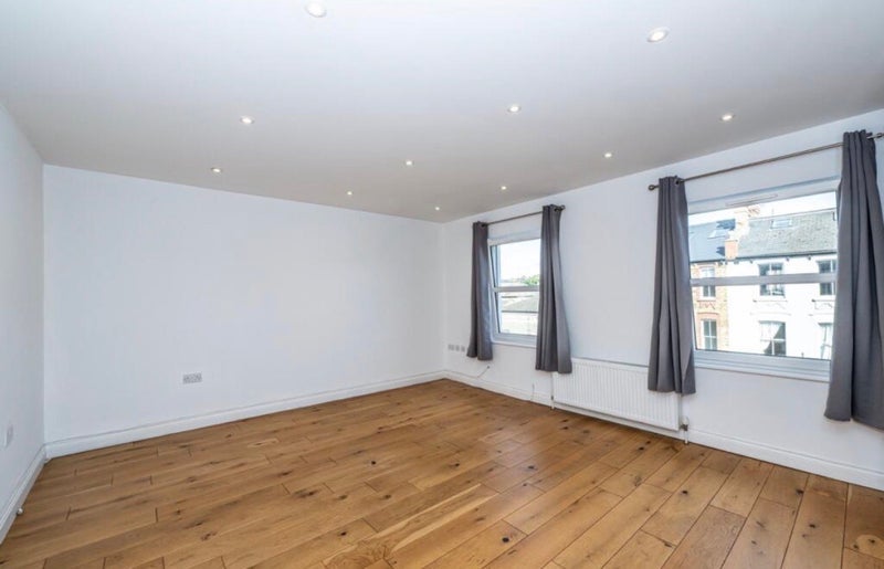 Room Northcote Road in Greater London
