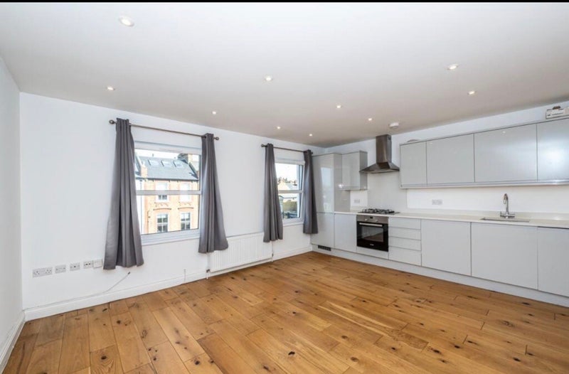 Room Northcote Road in Greater London