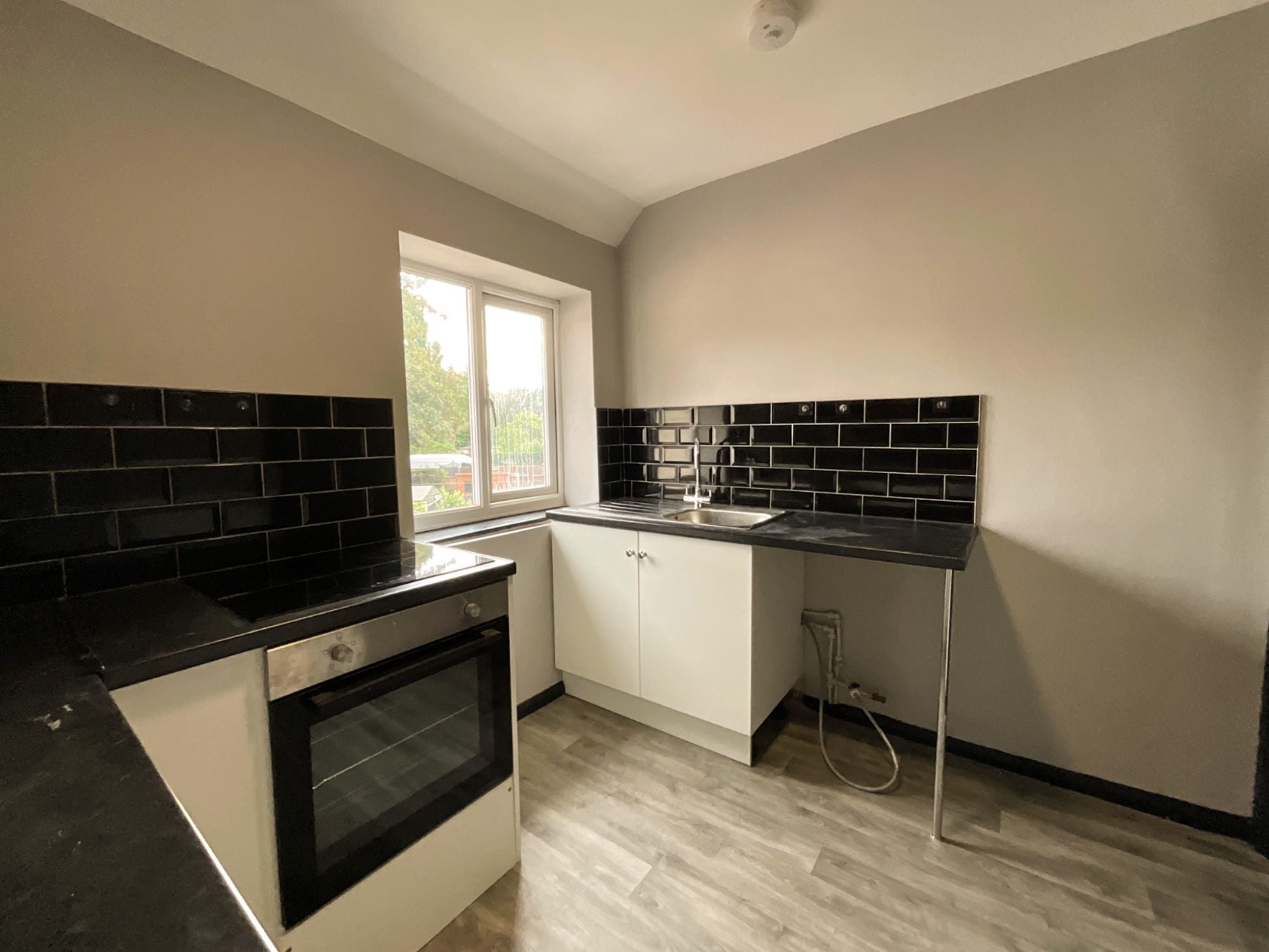 Flat Tudor Road in Doncaster