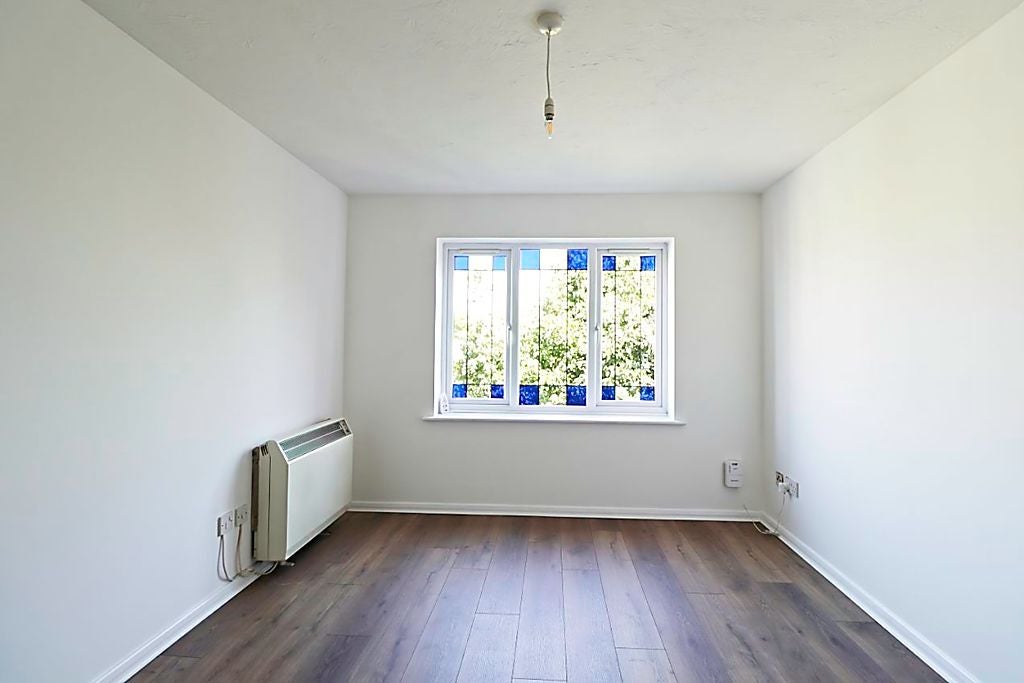 Flat Benfleet Road in Castle Point