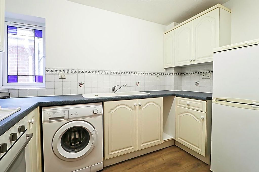 Flat Benfleet Road in Castle Point