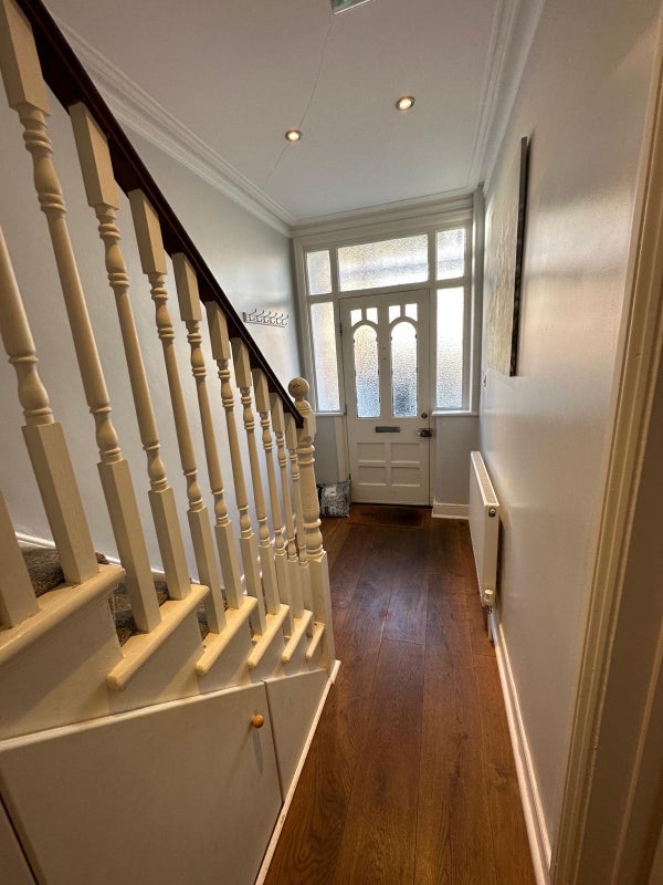 Room Links Road in Greater London