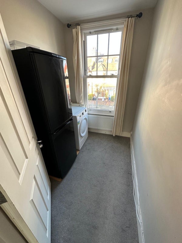 Room Links Road in Greater London