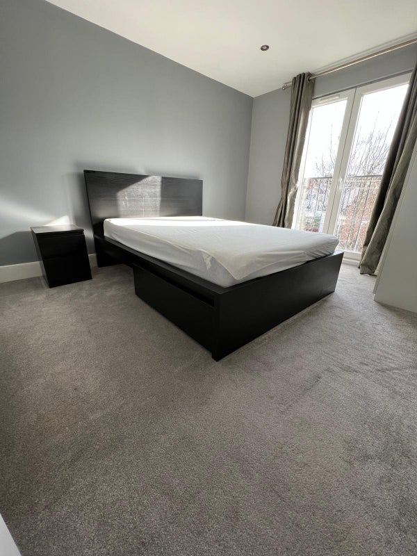 Room Links Road in Greater London
