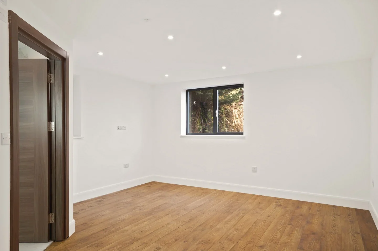 Flat Bushey Grove Road in Hertsmere