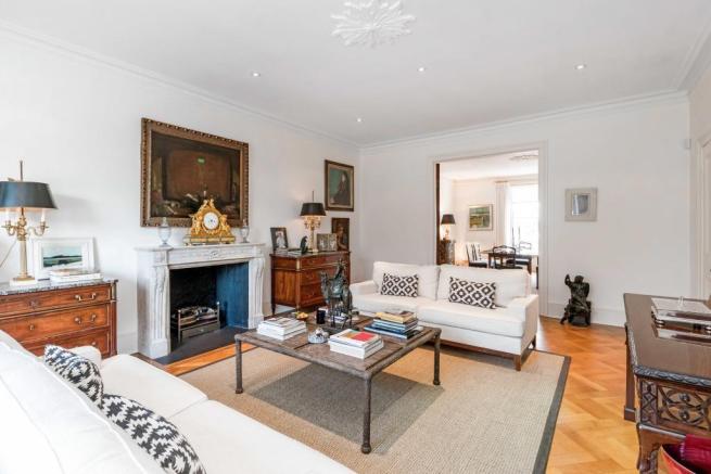 Flat Ilchester Place in Greater London