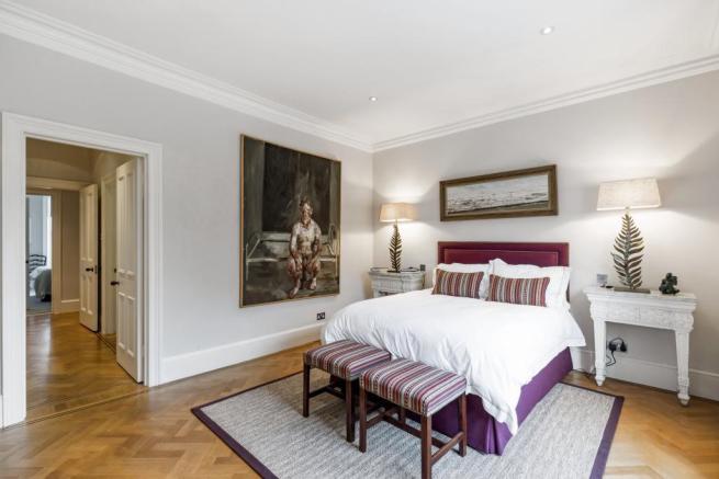 Flat Ilchester Place in Greater London