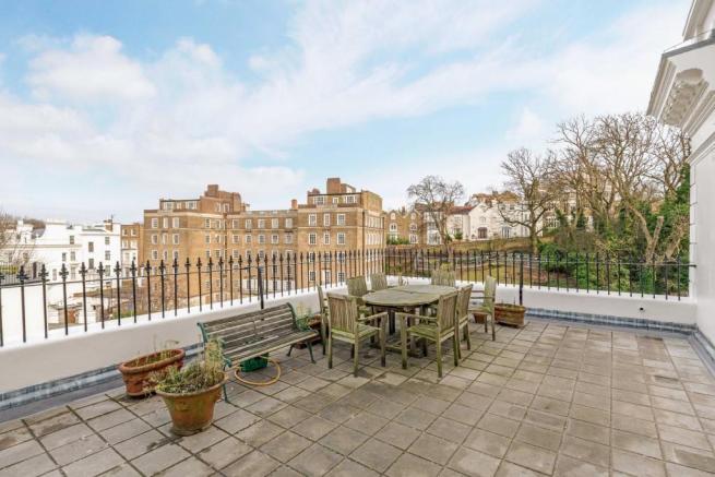 Flat Ilchester Place in Greater London