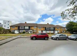 Flat St Peter's Court in Greater London