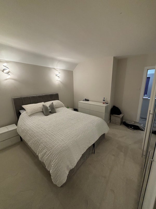 Room St Edmund's Way in Harlow