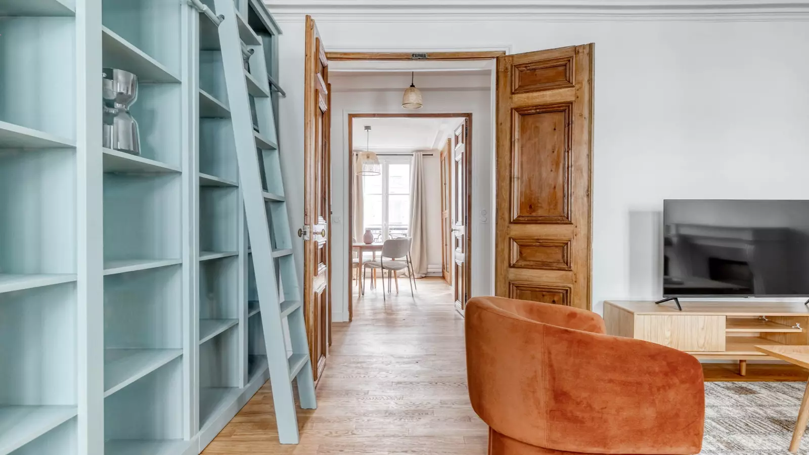 Flat Rue des Dames in Paris