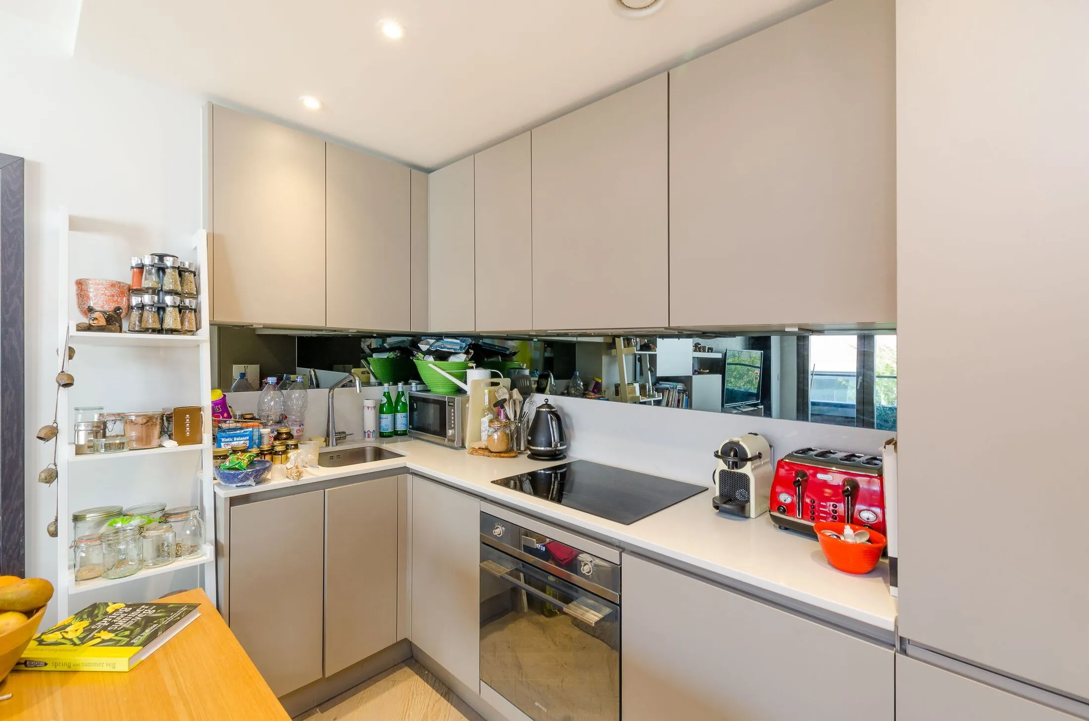Flat Holmes Road in Greater London