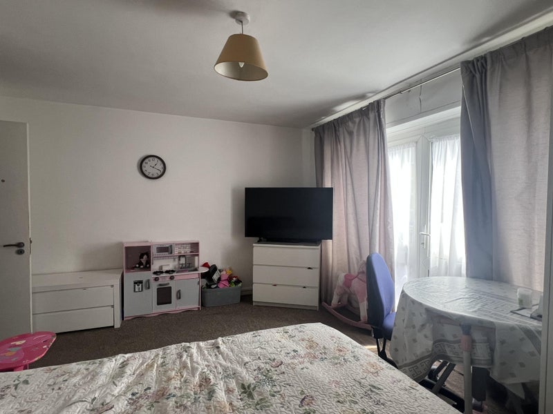 Room Woodman Street in Greater London