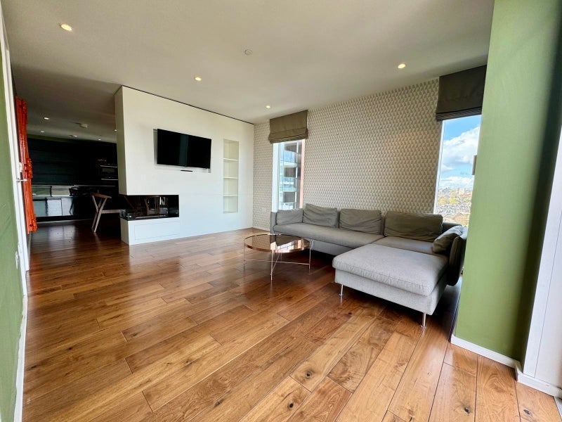 Room Buckhold Road in Greater London