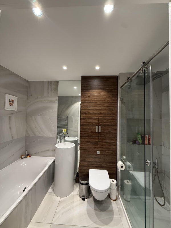 Room Buckhold Road in Greater London