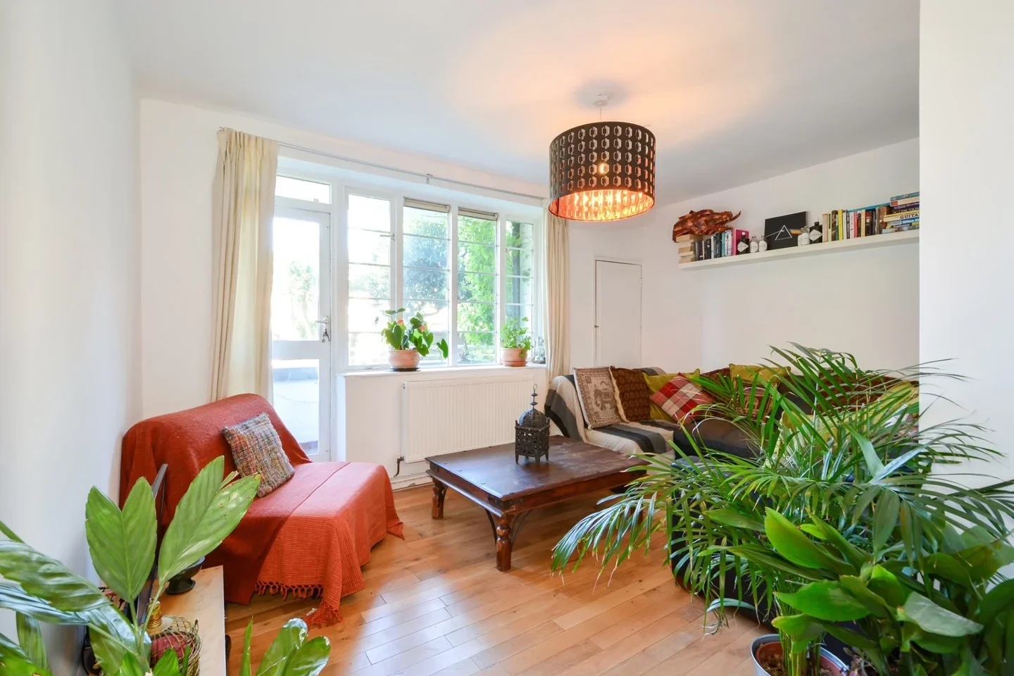 Flat Gascoyne Road in Greater London