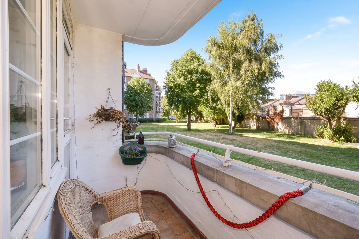 Flat Gascoyne Road in Greater London