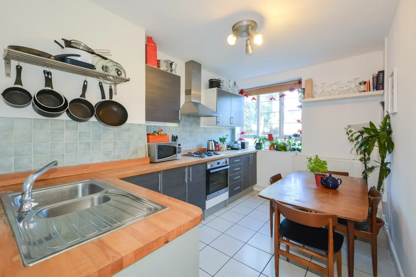 Flat Gascoyne Road in Greater London