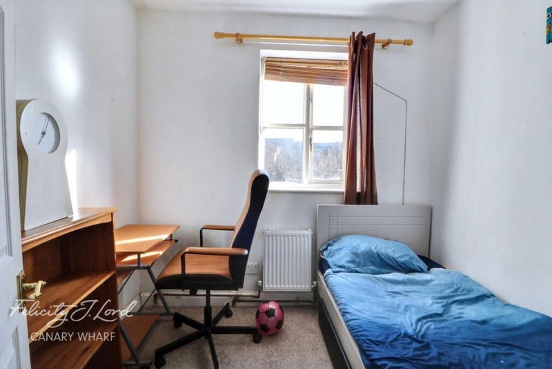 Room Tallis Close in Greater London