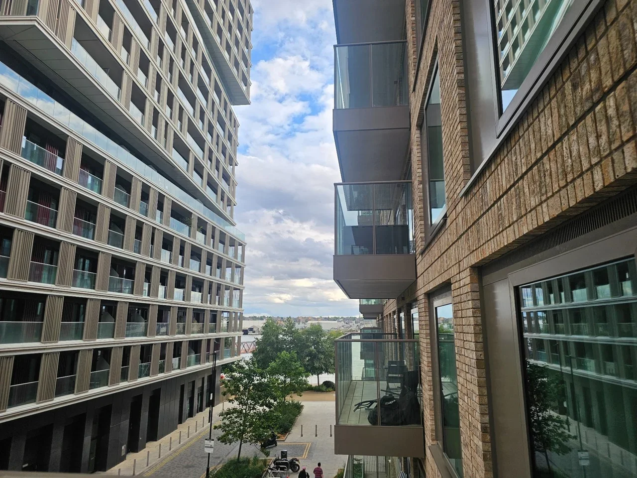 Room Riverside Walk in Greater London