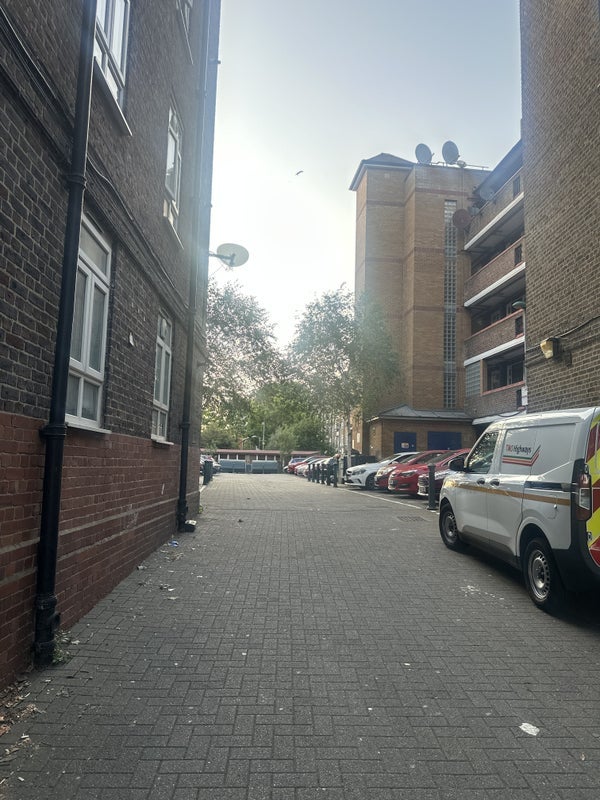 Room Morning Lane in Greater London