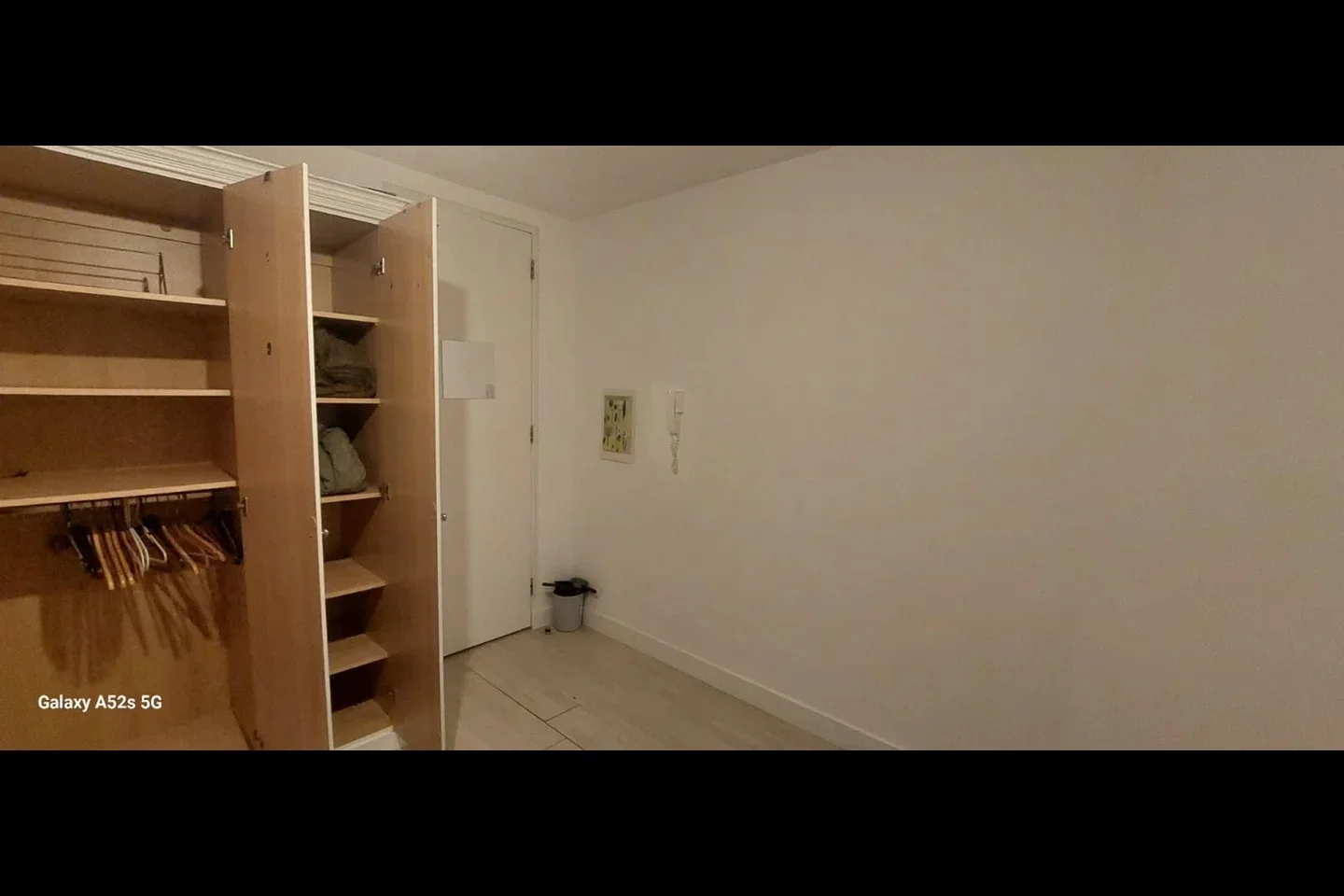 Room Garratt Road in Greater London