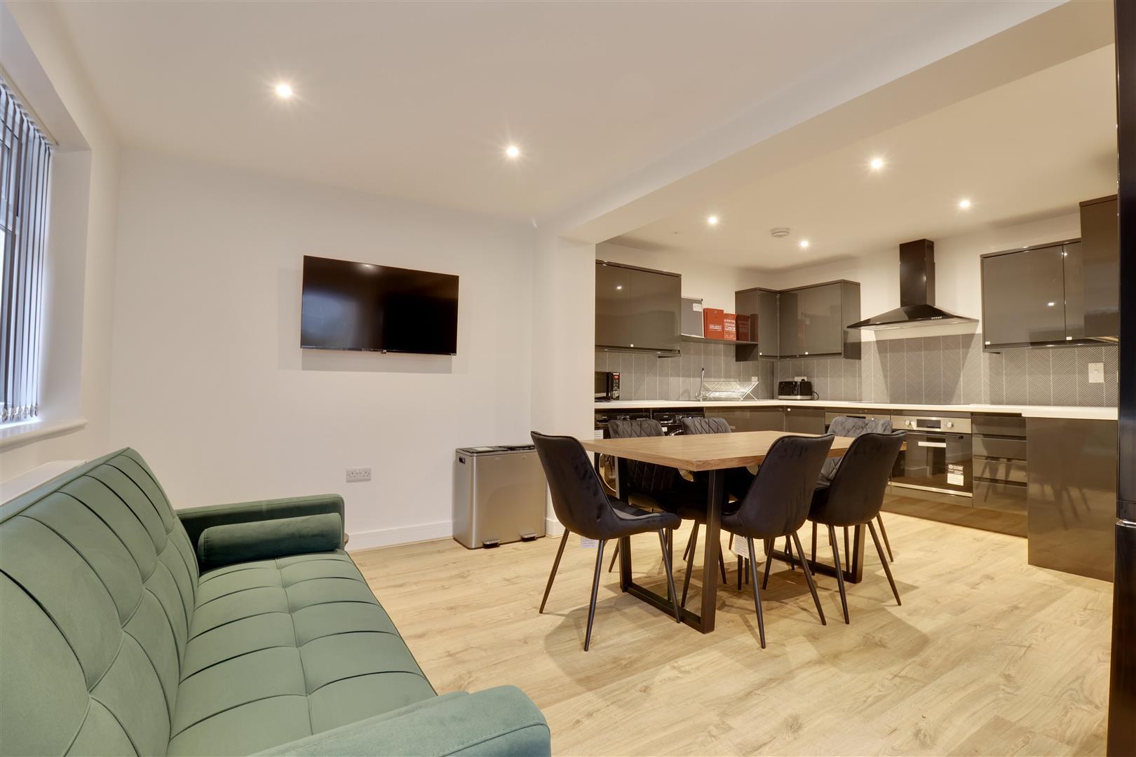 Room Clifton Street in Gosport