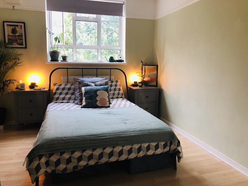 Room Bowen Drive in Greater London