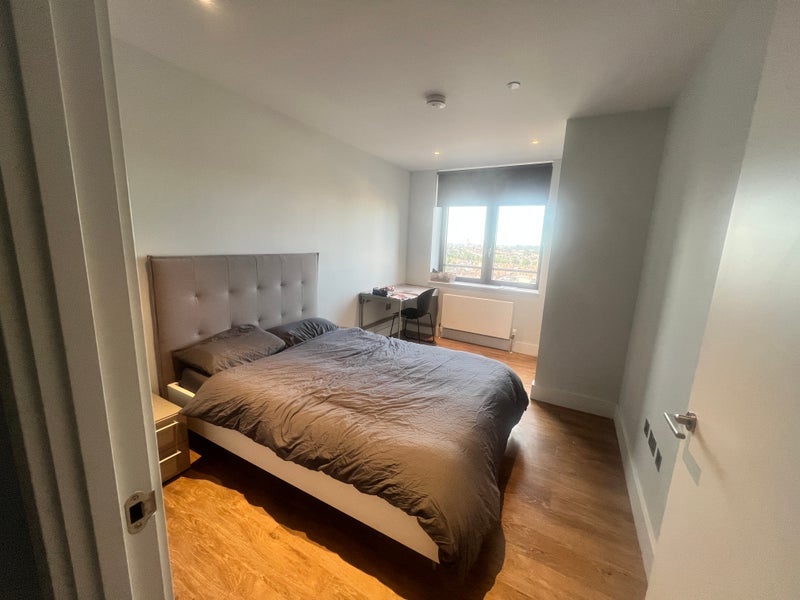 Room Park Lane in Greater London