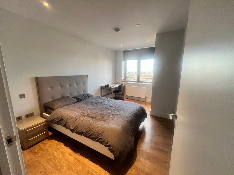 Room Park Lane in Greater London