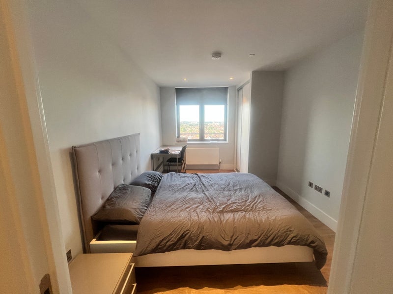 Room Park Lane in Greater London