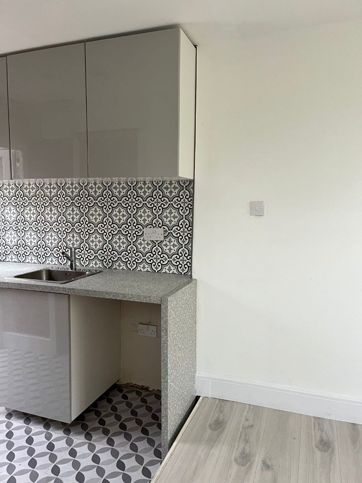 Flat Oaklands Avenue in Three Rivers