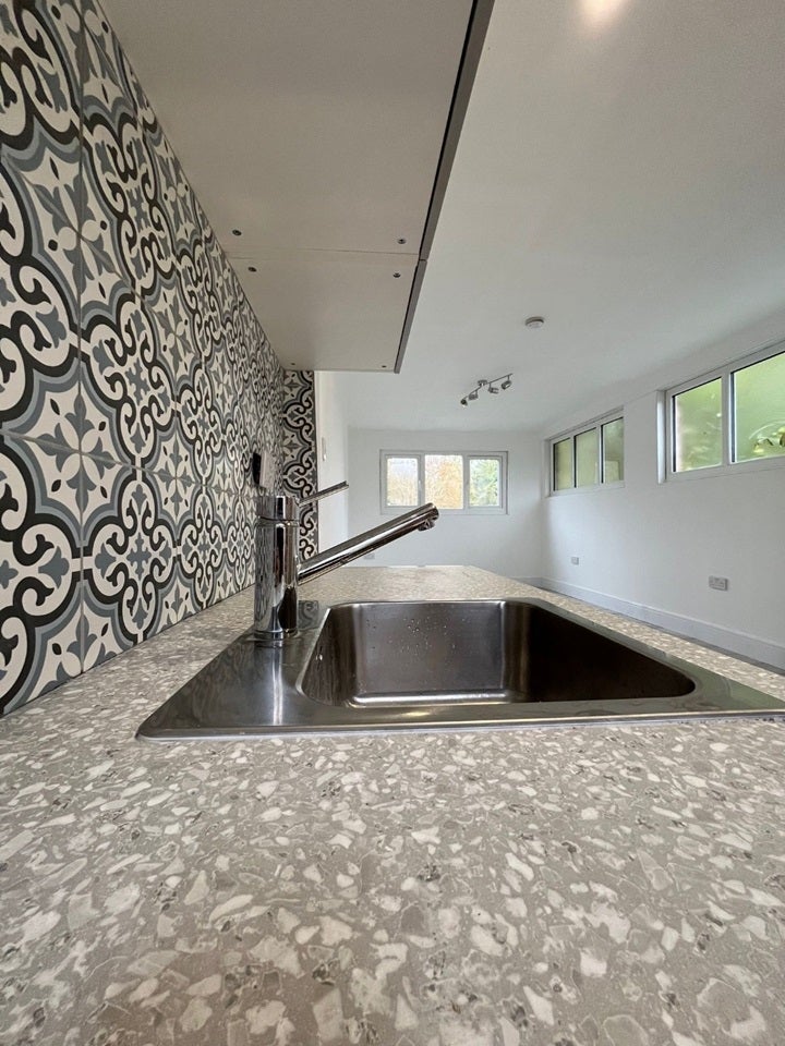 Flat Oaklands Avenue in Three Rivers
