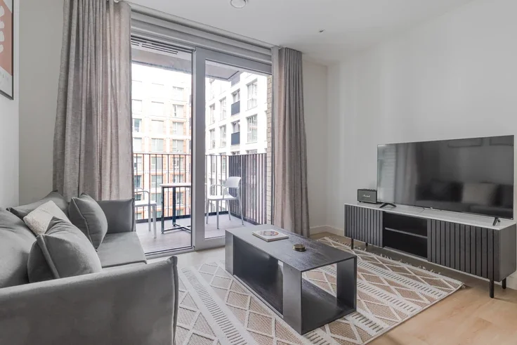 Flat Nine Elms Lane in Greater London