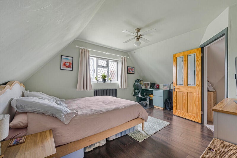 Room Martin Bowes Road in Greater London