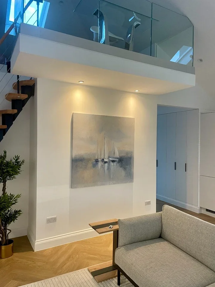 Flat Bennerley Road in Greater London