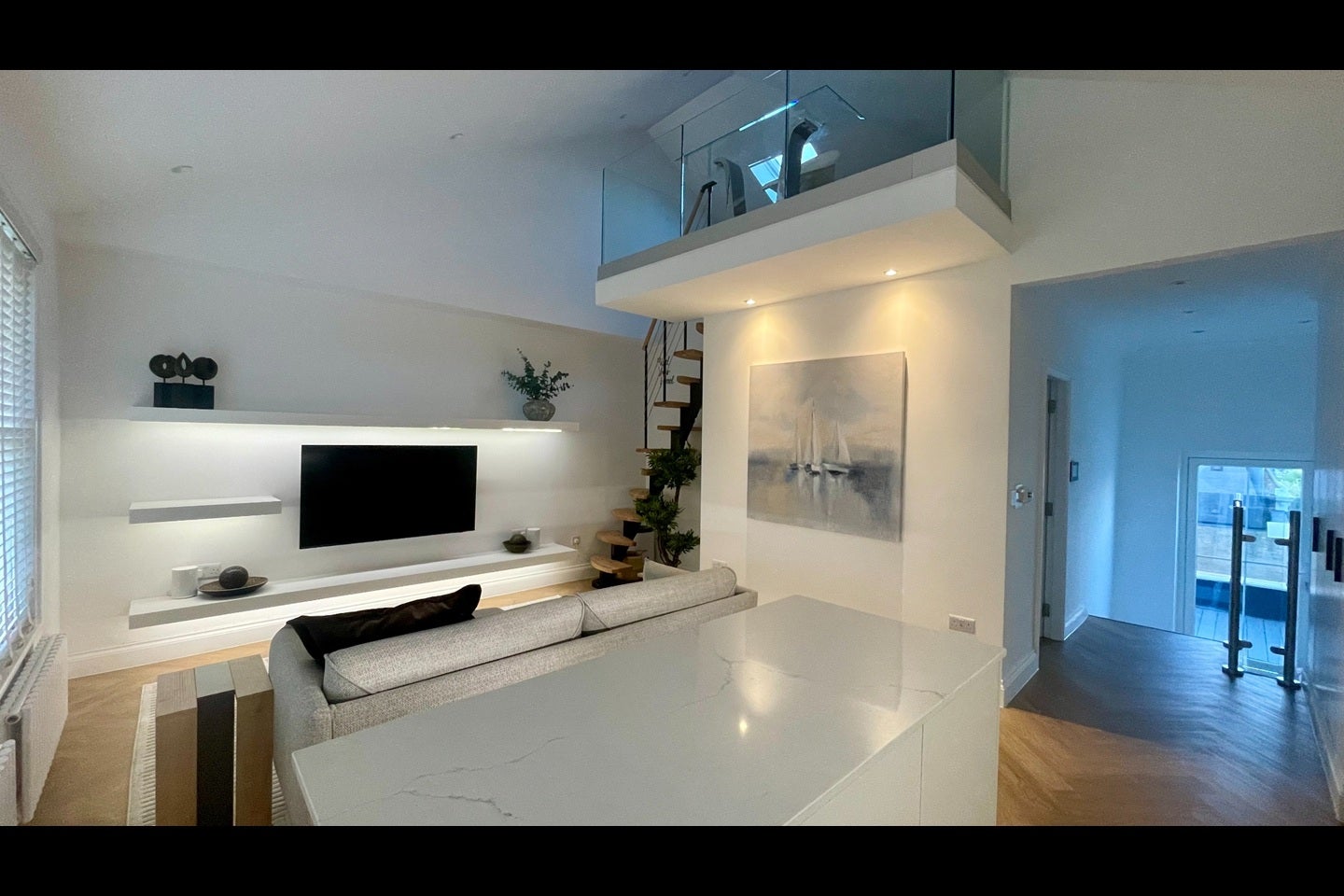 Flat Bennerley Road in Greater London