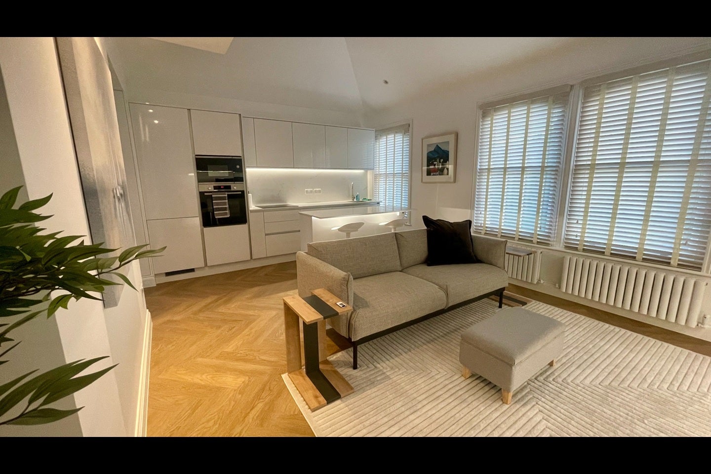Flat Bennerley Road in Greater London