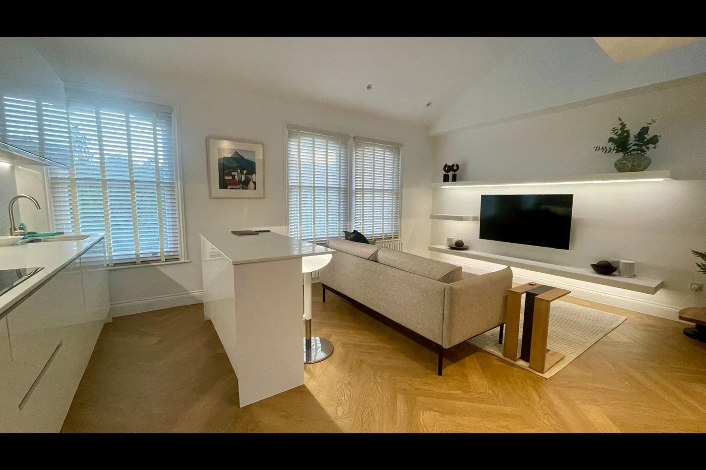 Flat Bennerley Road in Greater London