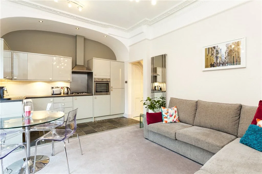 Flat Rostrevor Road in Greater London