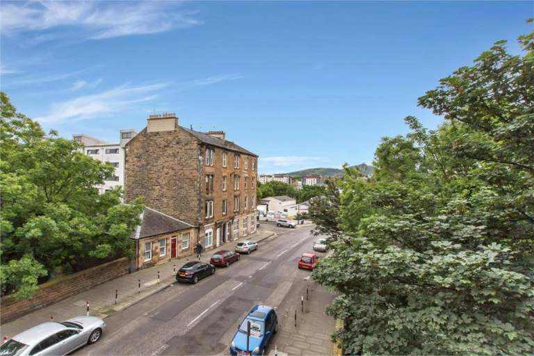 Flat Newhaven Road in City of Edinburgh
