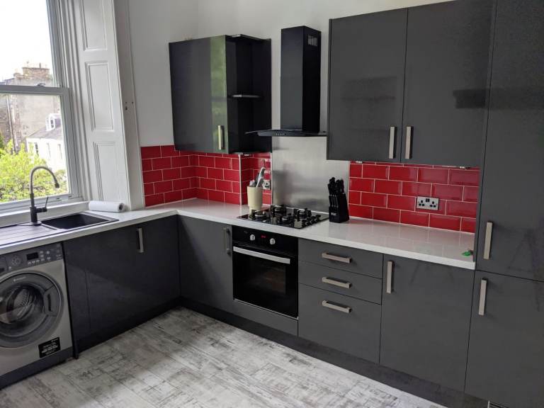 Flat Newhaven Road in City of Edinburgh
