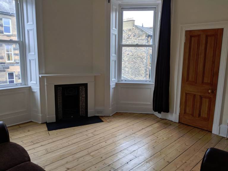 Flat Newhaven Road in City of Edinburgh