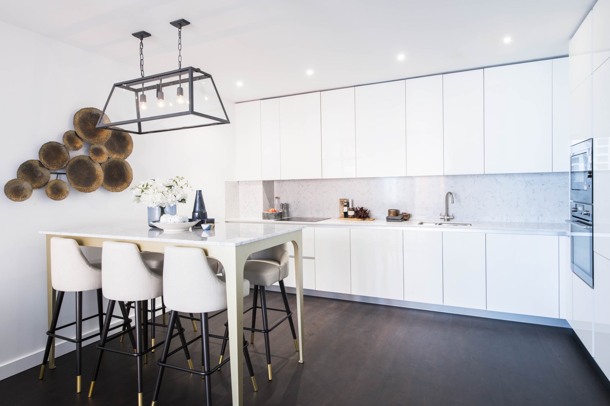 Flat Ponton Road in Greater London