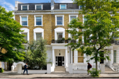 Flat Earl's Court Road in Greater London