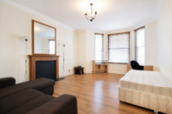 Flat Earl's Court Road in Greater London
