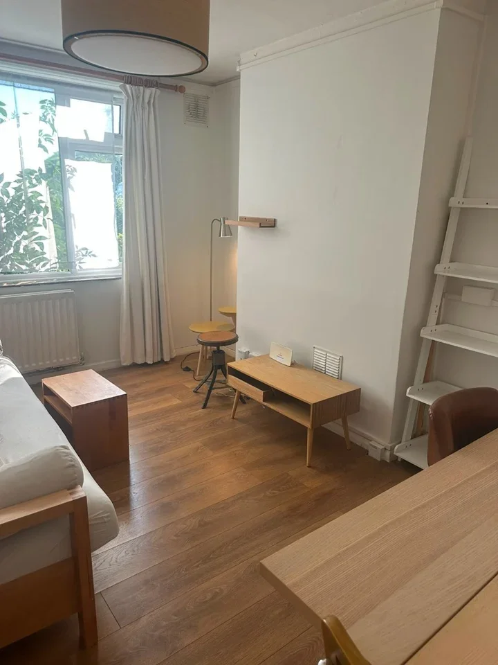Flat Galsworthy Road in Greater London