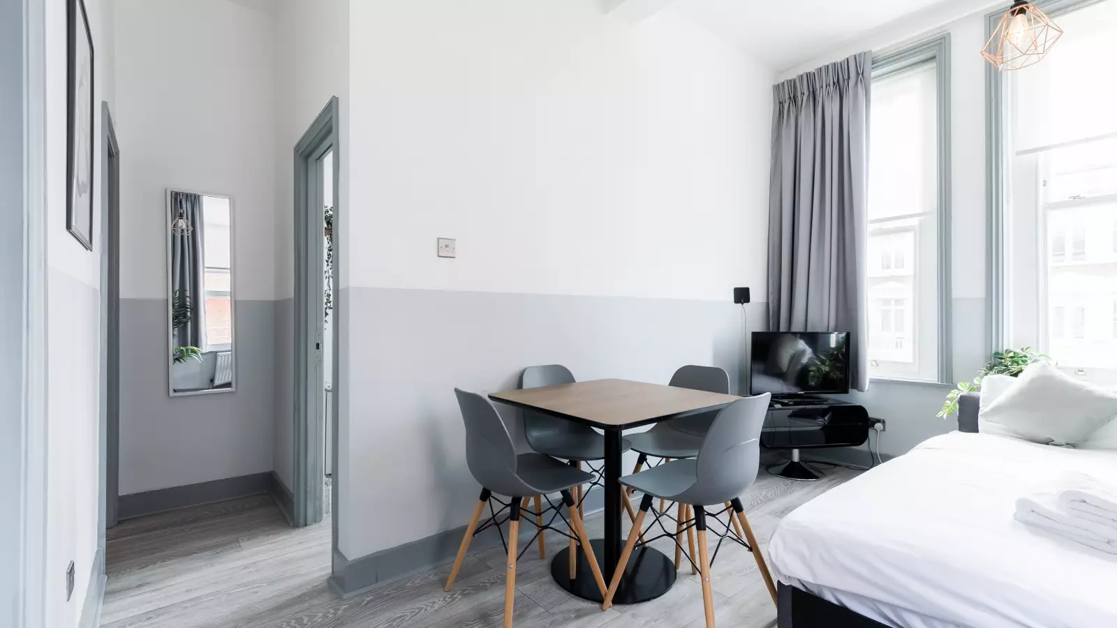 Flat Nevern Road in Greater London