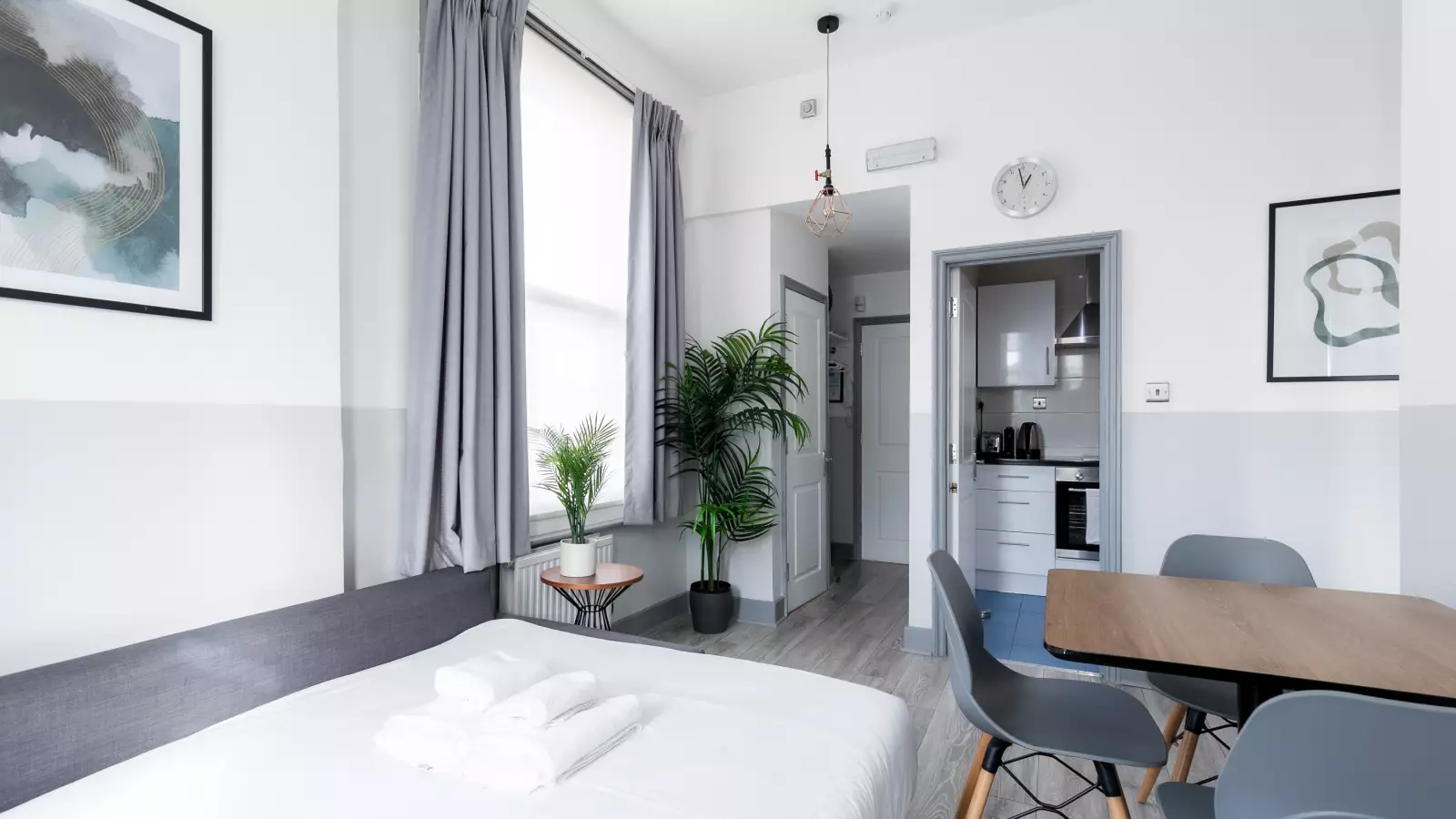 Flat Nevern Road in Greater London
