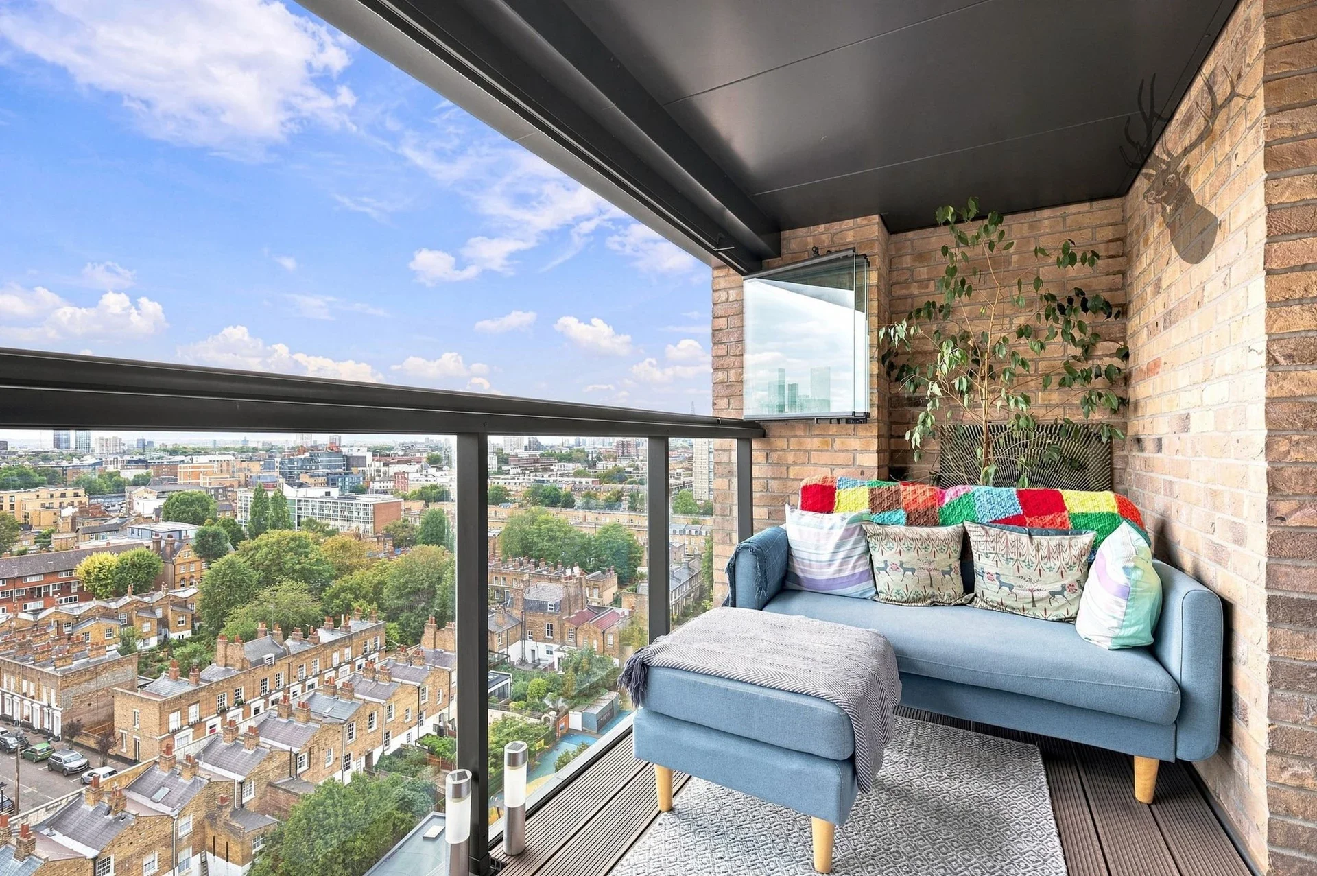Flat Court Yard in Greater London